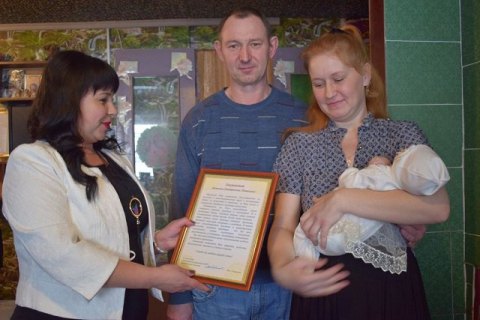 В Воронежской области РФ родители назвали дочку Россией 