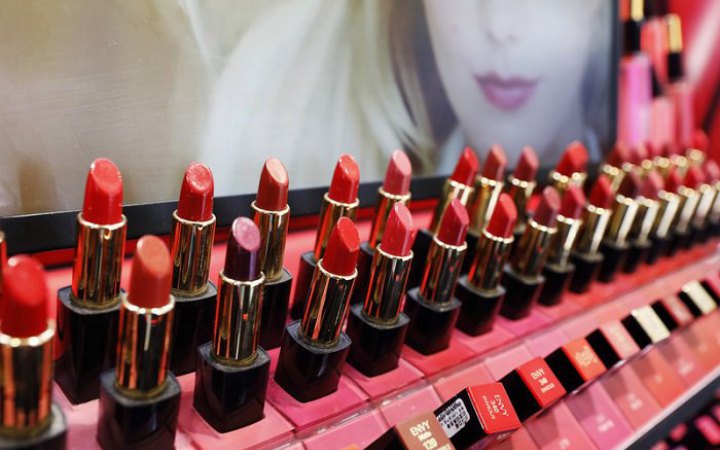 Производитель косметики Oriflame сворачивает бизнес в России