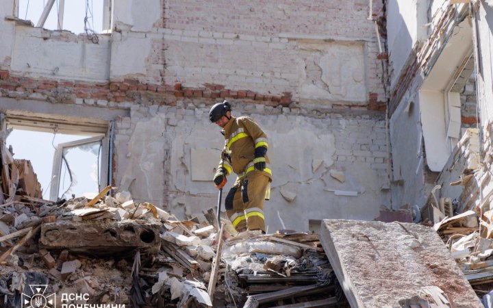 У Краматорську з-під завалів зруйнованого будинку дістали тіло чоловіка