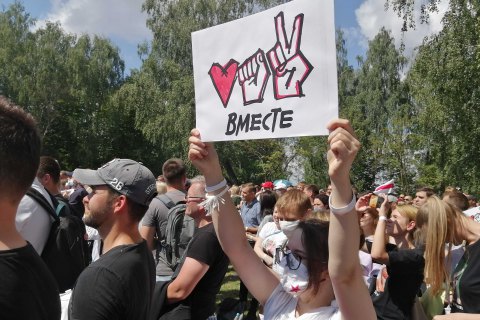 В Минске судят двух диджеев, которые поставили песню Цоя на городском празднике