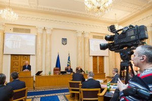 Азаров придумал, как не пускать "свободовцев" на заседания Кабмина