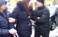 У Черкасах жінка вимагала від інспектора ДФС хабар за відмову від скарги
