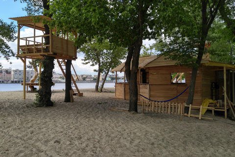 Киевская прокуратура запретила кафе на деревьях на Трухановом острове 