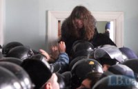 Милиция занялась вчерашними "боями" в Главпочтамте