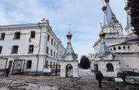 Зі Святогірської Лаври евакуювали сім’ю з кількаденним немовлям, там лишається ще 600 людей