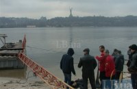 В Киеве в Гидропарке спасатели обнаружили труп мужчины