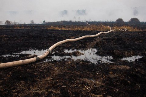 В Киевской области все еще тлеют около 107 га торфяников