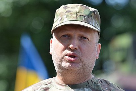 Турчинов: Україна наразі не може відмовитися від призову на строкову військову службу