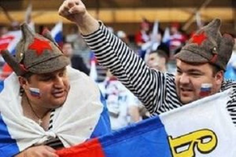 На ЧМ в Будапеште россиян заставили снять футболки с символикой СССР 