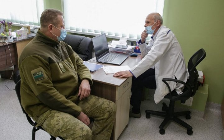 Першочергове обслуговування ветеранів внесли у ліцензійні вимоги для медзакладів