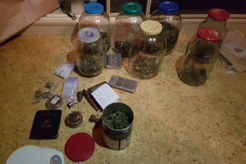 Киевские полицейские изъяли у отца с сыном наркотиков на 4 млн гривен