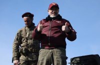 Резніков провів тест-драйв американських бронемашин Strykers і Cougars