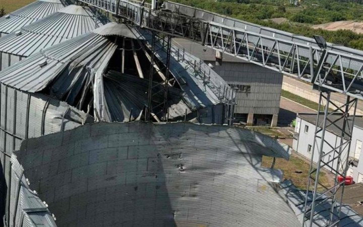На Сумщині внаслідок ракетного удару росіян зруйновано елеватор і поранено співробітника