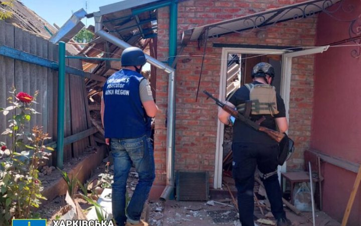 Росіяни обстріляли Вовчанськ, поранено жінку 