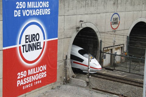 Eurotunnel потребовал от Франции и Британии €10 млн за защиту от мигрантов