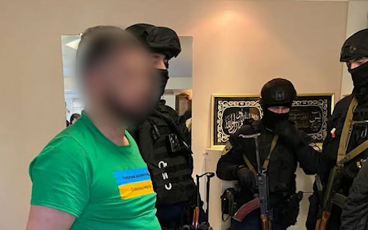 Поліцейські Київщини підозрюють чоловіка в переправлянні військовозобов’язаних через кордон