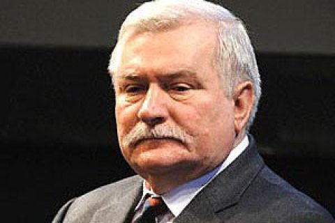 Лех Валенса возложил ответственность за катастрофу под Смоленском на братьев Качиньских