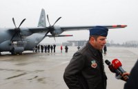 США передали шлемы и маски для украинских военных