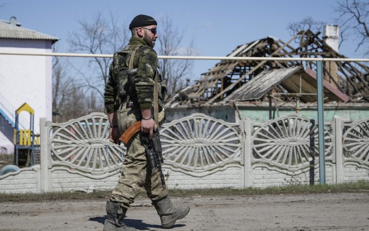 На Луганщині окупанти змушують бойовиків підписувати контракти