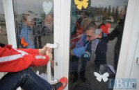 Активисты требуют закрыть "хлорированную тюрьму" - Киевский дельфинарий "Немо"
