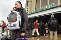 Вибуховою хвилею пошкоджено центральний вокзал у Києві