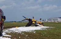 На авіашоу в Сінгапурі літак врізався в загородження і загорівся