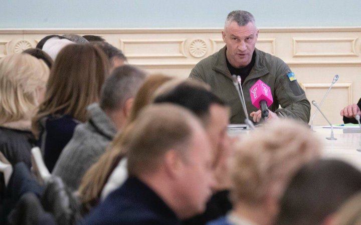 Кличко: у Києві на Троєщині без тепла, води та світла залишилися близько 600 будинків