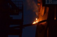 В Киеве возник пожар на недостроенном мосту через Днепр (обновлено)