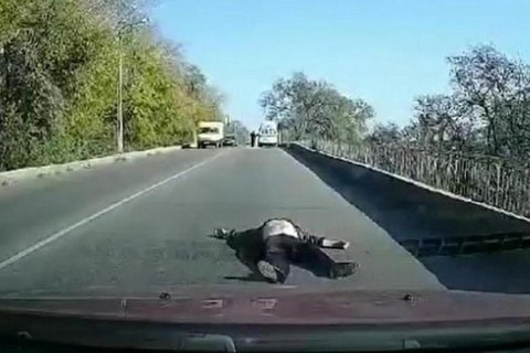 В Днепропетровской области из скорой помощи на ходу выпал пациент