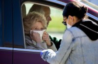 В США смягчили требования относительно ношения масок в общественных местах 