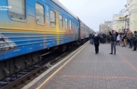 До звільненого Херсона прибув перший потяг. Відео