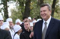 Азаров не видит альтернативы Януковичу и обещает семилетку стабильности