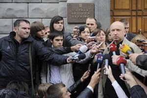 ​Турчинов: Янукович приказал хоть что-то найти из старых дел на Тимошенко