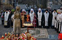 Возле музея Голодомора отслужили панихиду по жертвам трагедии