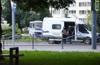 Зловмисник, що захопив заручників у Луцьку, заявив про вибухівку в місті