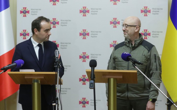 Франція продовжить постачати Україні зброю та боєприпаси (доповнено)