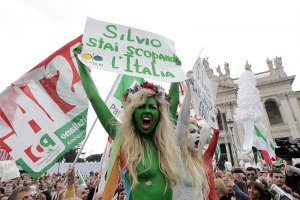 Голые FEMEN в Риме протестовали против Берлускони