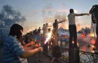 Ультрас устроили в Харькове огненное шоу в память о погибших солдатах