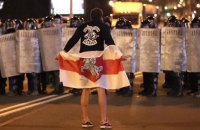 У Білорусі в ніч після виборів пройшли масові акції та сутички з силовиками (оновлено)