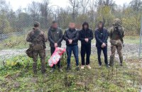 Один надувний круг на чотирьох: на Закарпатті затримали ухилянтів, які перепливали Тису
