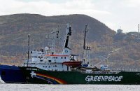 Судно Greenpeace может скоро пойти ко дну