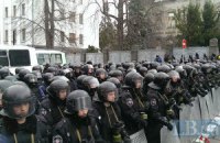 Колонна "Беркута" зашла во двор здания возле мэрии