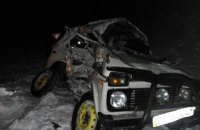 Электричка раздавила "Ниву" на переезде в Черниговской области, есть погибшие