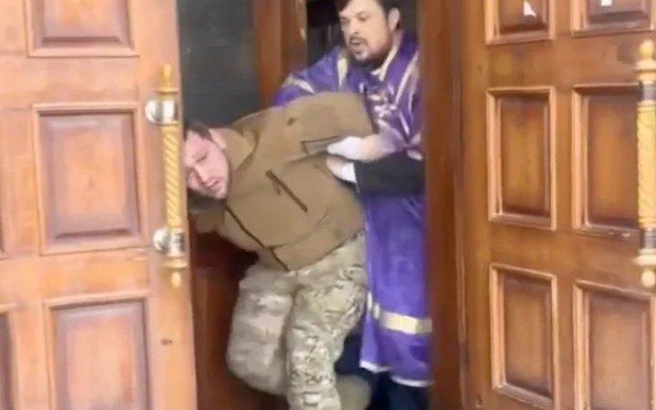 Суд виніс вирок клірику УПЦ МП з Хмельницького, який побив військового