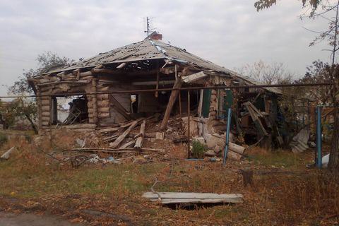 В Станице Луганской обстрелами повреждено более 20 домов
