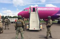Минер самолета в "Жулянах" оказался пьяным пассажиром-шутником