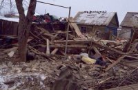 Боевики обстреляли село Луганское, ранены мать и ребенок