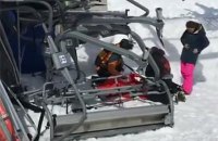 На горнолыжном курорте в Грузии из-за поломки канатной дороги пострадали более десяти человек (обновлено)