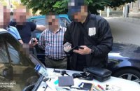 ДБР затримало співробітника СБУ, який вимагав у фермера $2 тис. і 10 т зерна як хабар
