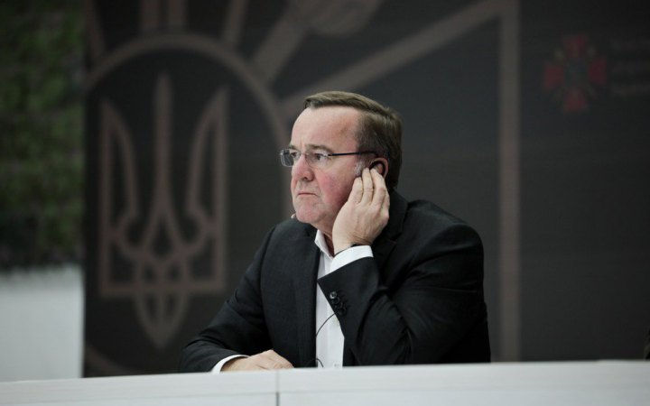 “Поставляємо, що можемо”: Пісторіус визнав затримки з постачанням зброї в Україну, але запевнив, що потужності буде збільшено
